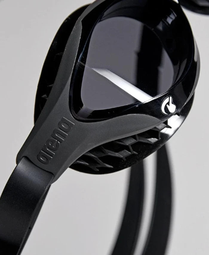 Arena | Air Bold Swipe | Smoke / Black