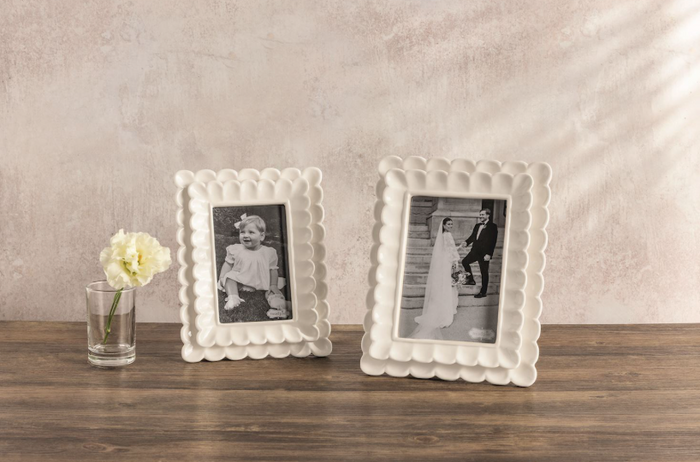 Large Scalloped Frame