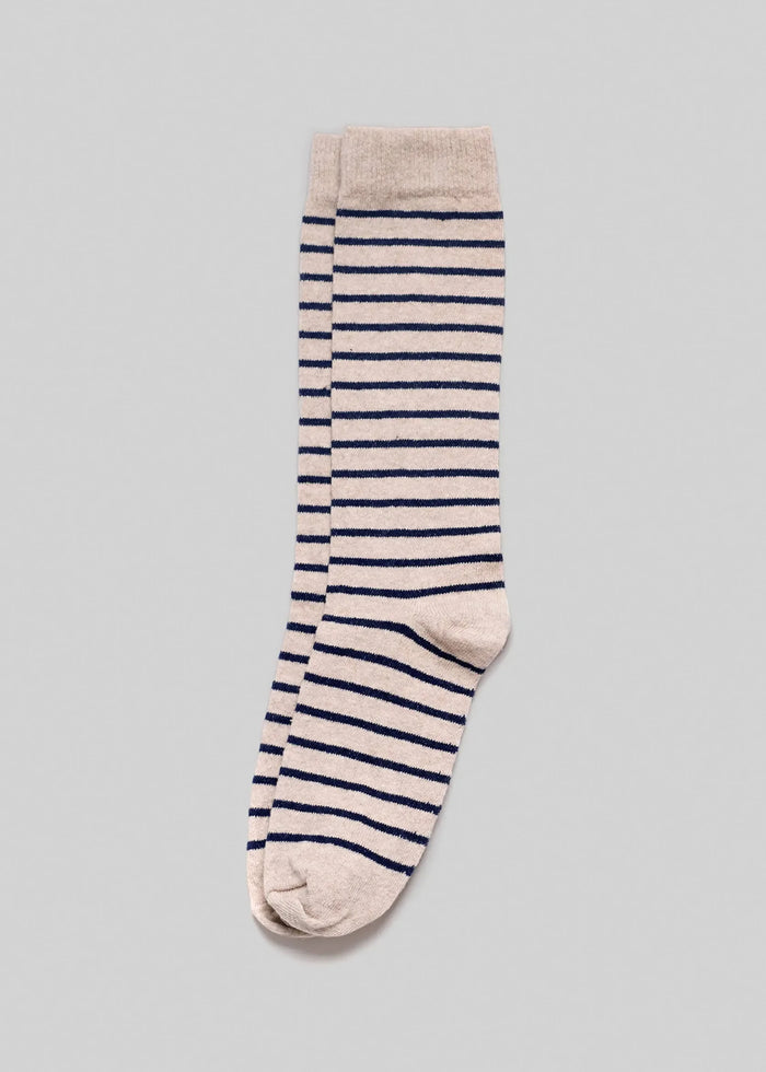 e500d7349c388a3705fb334fff7766b25f7eaf900fafbf564ed41f8465f37499 striped socks front