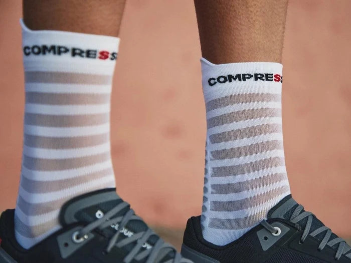 Compressport | Pro Racing Socks V4 | Ultralight | Run High | White / Alloy