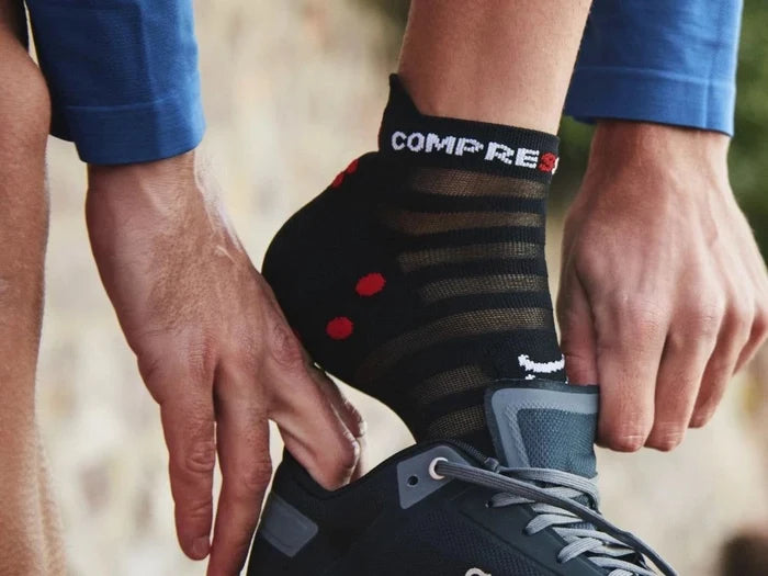 Compressport | Pro Racing Socks V4 | Ultralight | Run Low | Black / Red