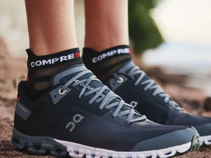 Compressport | Pro Racing Socks V4 | Ultralight | Run Low | Black / Red
