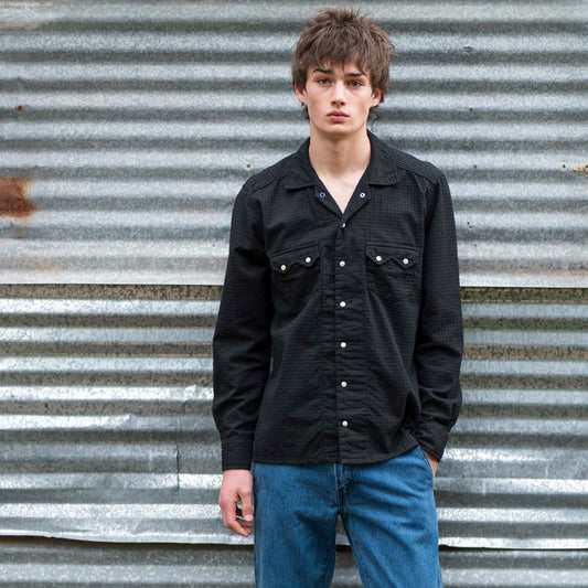 Dobby Woven Open Collar in Black