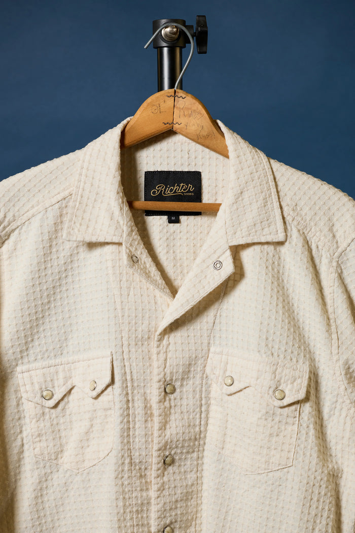 Dobby Woven Open Collar in Chalk