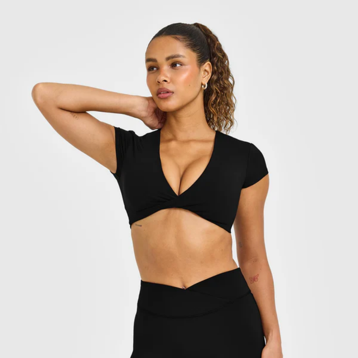 Oner Active - UnifiedMove Twist Front Short Sleeve Crop Top White Logo | Black