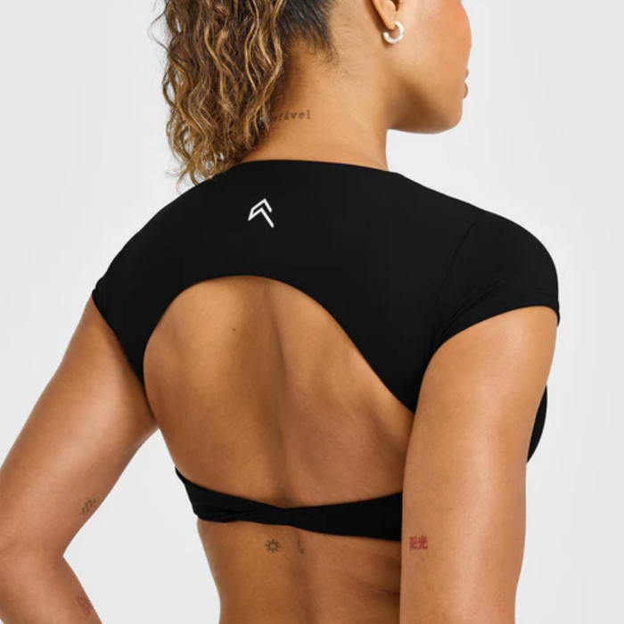 Oner Active - UnifiedMove Twist Front Short Sleeve Crop Top White Logo | Black