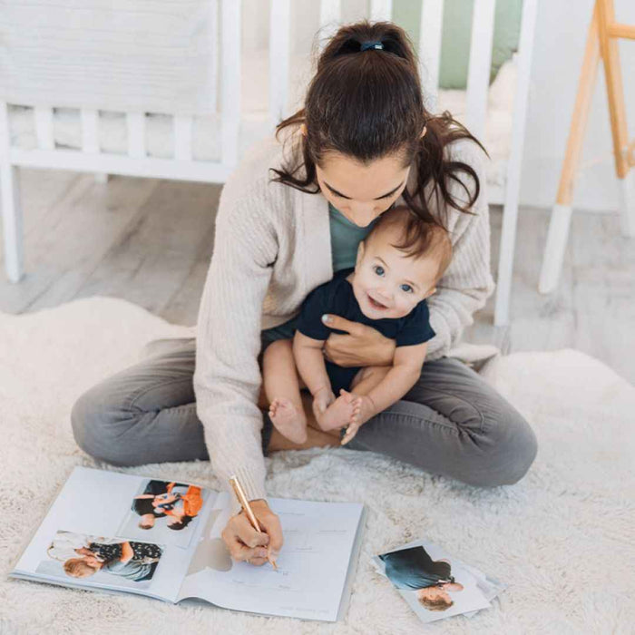 Pearhead® Hello Baby Babybook dnevnik dragocenih spominov Pearhead