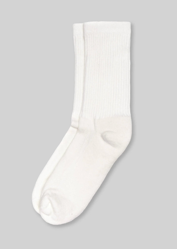 28c47f2e1df30dfec0cee3be025b036283cefaeb2917978c62ecc8100a3e06dd front, white crew socks on plain background